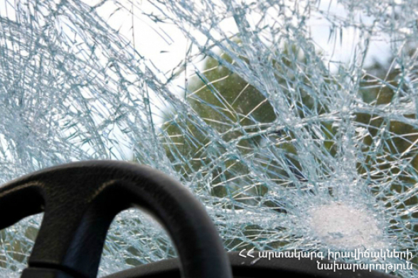 Երևան-Գյումրի ճանապարհին բախվել են «Mercedes E»-ն ու «Honda Fit»-ը. 29-ամյա վարորդը տեղում մահացել է